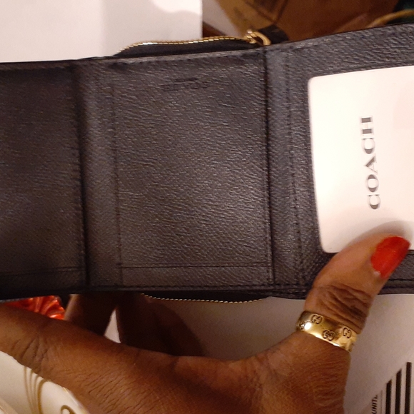 COACH DK BLUE LEATHER TRIFOLD WALLET NWOT - Picture 7 of 10